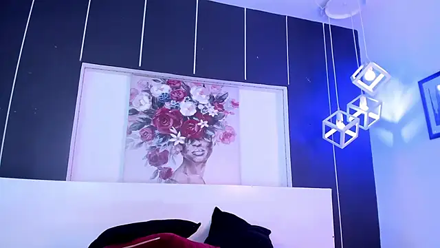 Snapshot of Alexxxholy chatting on 12-23-24, 01:45 Alexxxholy online show from 12-23-24, 01:45