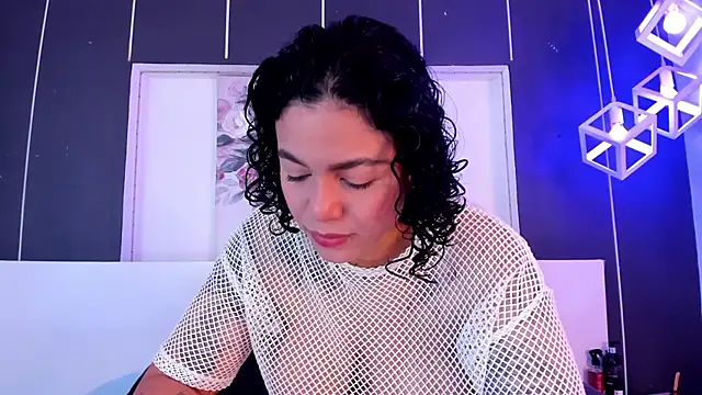 Snapshot of Alexxxholy chatting on 01-27-25, 01:41 Alexxxholy online show from 01-27-25, 01:41