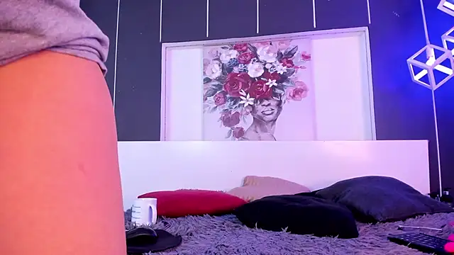 Snapshot of Alexxxholy chatting on 02-07-25, 01:43 Alexxxholy online show from 02-07-25, 01:43