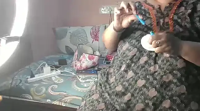 Snapshot of Ravina_patil1 chatting on 01-22-25, 04:02 Ravina patil1 online show from 01-22-25, 04:02