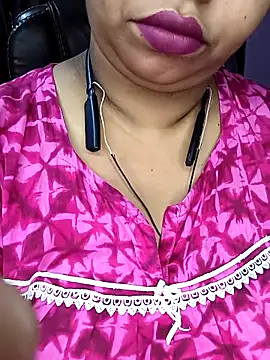 Snapshot of Ravina_patil1 chatting on 10-31-25, 12:39 Ravina patil1 online show from 10-31-25, 12:39