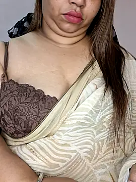 Snapshot of Ravina_patil1 chatting on 12-18-25, 11:38 Ravina patil1 online show from 12-18-25, 11:38