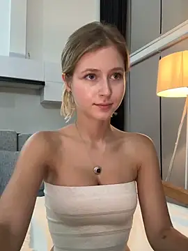 Snapshot of LunaRase chatting on 03-05-25, 03:29 LunaRase online show from 03-05-25, 03:29
