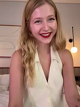 LunaRase online show from 01-16-26, 04:49