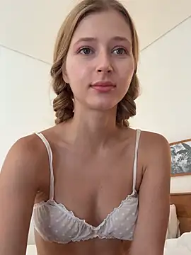 LunaRase online show from 02-12-26, 01:00