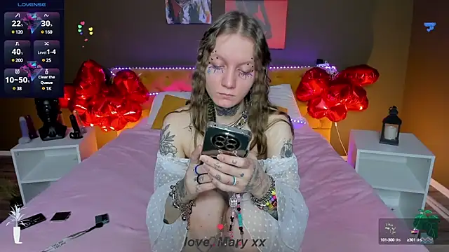 Mary Xextra online show from 02-14-25, 01:13