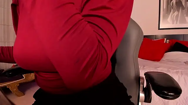 Moony 14 online show from 10-18-25, 01:34