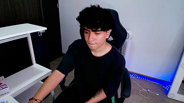  nickconnor01 online show from 02-03-25, 08:35