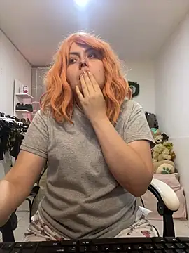 AmandaSLE online show from 12-25-24, 05:37