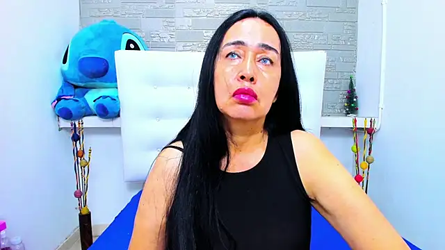 Snapshot of HorniestMilf chatting on 10-11-25, 03:32 HorniestMilf online show from 10-11-25, 03:32