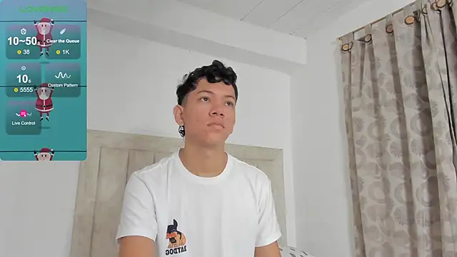 Snapshot of JulianRose_1 chatting on 12-30-24, 10:53 JulianRose 1 online show from 12-30-24, 10:53