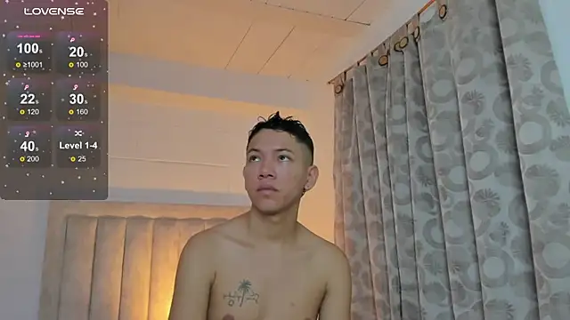 Snapshot of JulianRose_1 chatting on 01-08-25, 10:59 JulianRose 1 online show from 01-08-25, 10:59