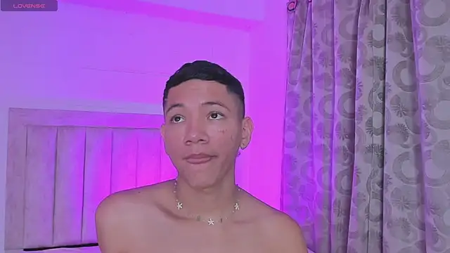 Snapshot of JulianRose_1 chatting on 01-10-25, 02:02 JulianRose 1 online show from 01-10-25, 02:02