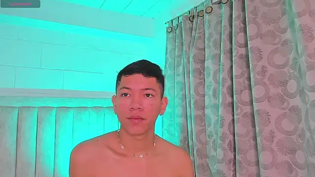 Snapshot of JulianRose_1 chatting on 01-15-25, 11:00 JulianRose 1 online show from 01-15-25, 11:00