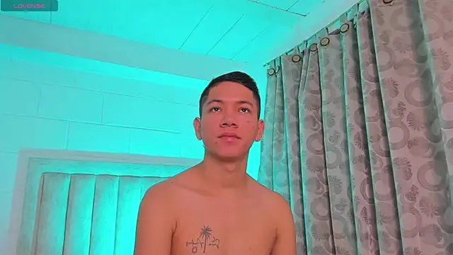 Snapshot of JulianRose_1 chatting on 01-17-25, 11:06 JulianRose 1 online show from 01-17-25, 11:06