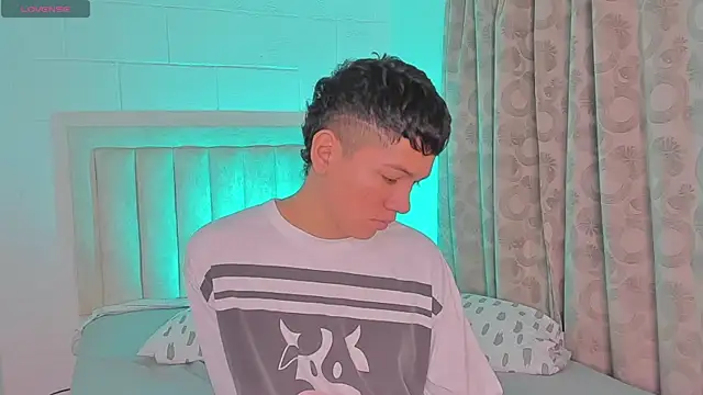 Snapshot of JulianRose_1 chatting on 01-21-25, 11:13 JulianRose 1 online show from 01-21-25, 11:13