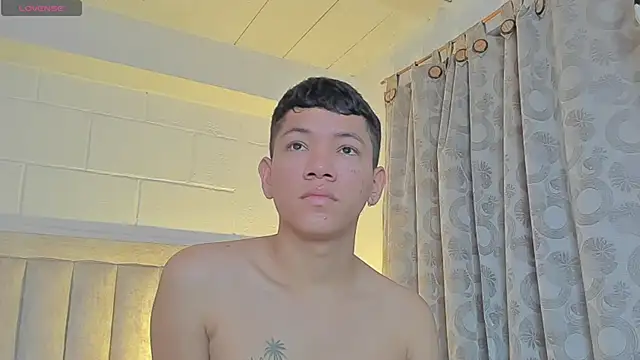 Snapshot of JulianRose_1 chatting on 01-23-25, 10:54 JulianRose 1 online show from 01-23-25, 10:54