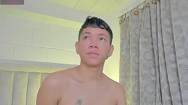 Snapshot of JulianRose_1 chatting on 01-25-25, 11:23 JulianRose 1 online show from 01-25-25, 11:23