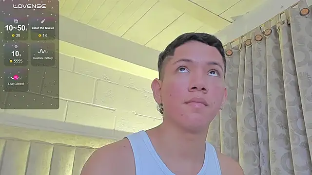 Snapshot of JulianRose_1 chatting on 02-04-25, 04:18 JulianRose 1 online show from 02-04-25, 04:18