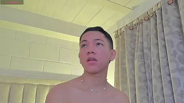 Snapshot of JulianRose_1 chatting on 02-05-25, 11:12 JulianRose 1 online show from 02-05-25, 11:12