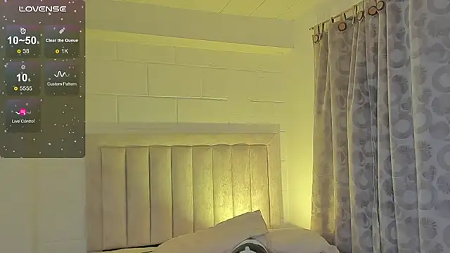 Snapshot of JulianRose_1 chatting on 02-06-25, 02:15 JulianRose 1 online show from 02-06-25, 02:15