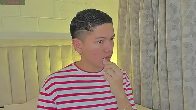 Snapshot of JulianRose_1 chatting on 02-07-25, 11:12 JulianRose 1 online show from 02-07-25, 11:12