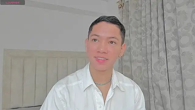 Snapshot of JulianRose_1 chatting on 02-14-25, 11:21 JulianRose 1 online show from 02-14-25, 11:21