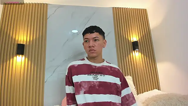 Snapshot of JulianRose_1 chatting on 02-18-25, 11:22 JulianRose 1 online show from 02-18-25, 11:22