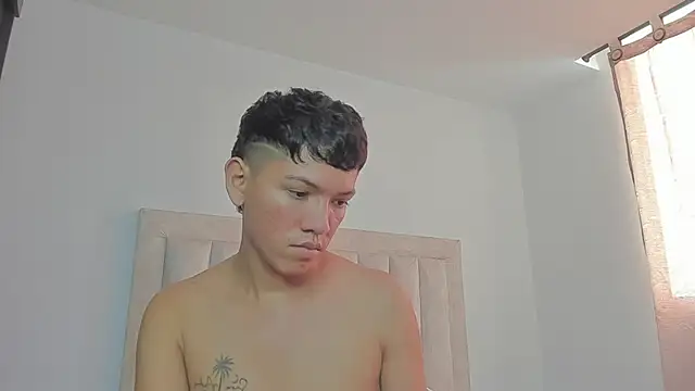 Snapshot of JulianRose_1 chatting on 02-23-25, 03:08 JulianRose 1 online show from 02-23-25, 03:08