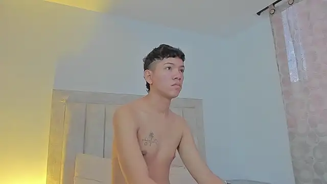 Snapshot of JulianRose_1 chatting on 02-26-25, 11:30 JulianRose 1 online show from 02-26-25, 11:30