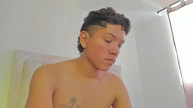 Snapshot of JulianRose_1 chatting on 03-02-25, 02:32 JulianRose 1 online show from 03-02-25, 02:32