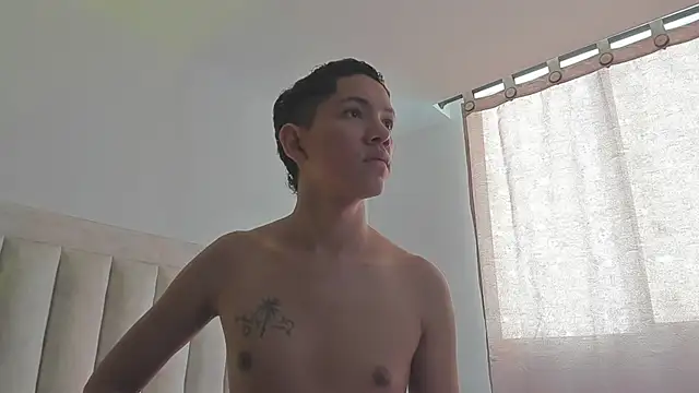 Snapshot of JulianRose_1 chatting on 03-05-25, 02:56 JulianRose 1 online show from 03-05-25, 02:56