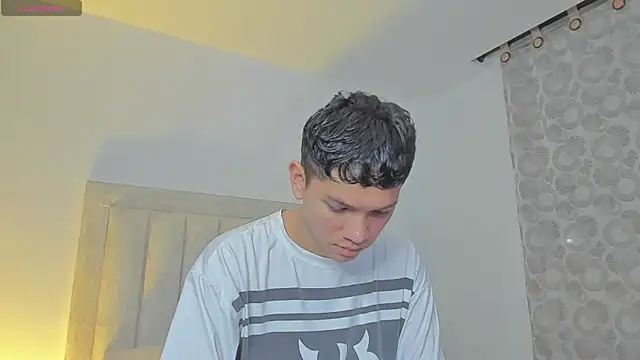 Snapshot of JulianRose_1 chatting on 03-09-25, 10:52 JulianRose 1 online show from 03-09-25, 10:52