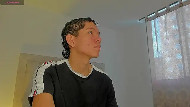 Snapshot of JulianRose_1 chatting on 09-09-25, 12:37 JulianRose 1 online show from 09-09-25, 12:37