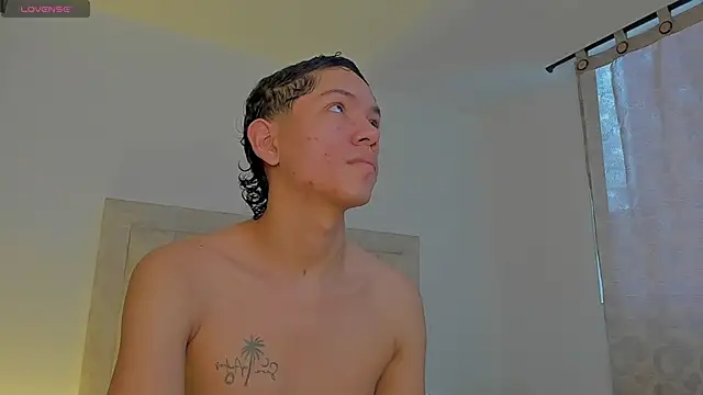 Snapshot of JulianRose_1 chatting on 09-18-25, 11:45 JulianRose 1 online show from 09-18-25, 11:45