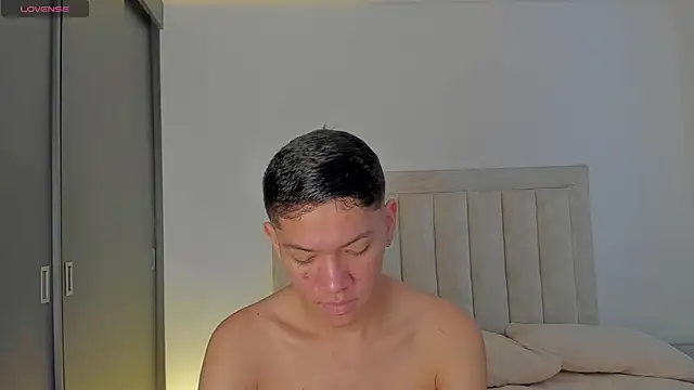 Snapshot of JulianRose_1 chatting on 10-08-25, 12:47 JulianRose 1 online show from 10-08-25, 12:47