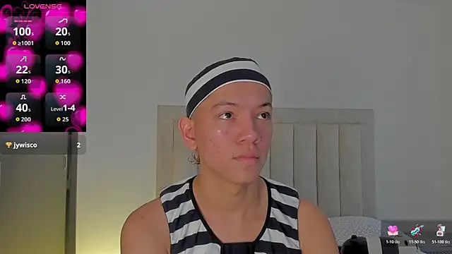 Snapshot of JulianRose_1 chatting on 10-31-25, 12:06 JulianRose 1 online show from 10-31-25, 12:06