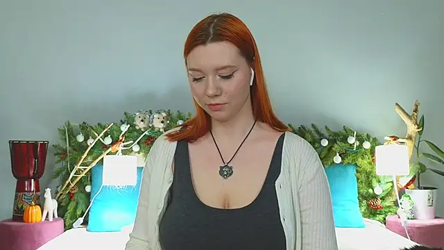 Snapshot of MileyMiller chatting on 12-16-24, 02:38 MileyMiller online show from 12-16-24, 02:38