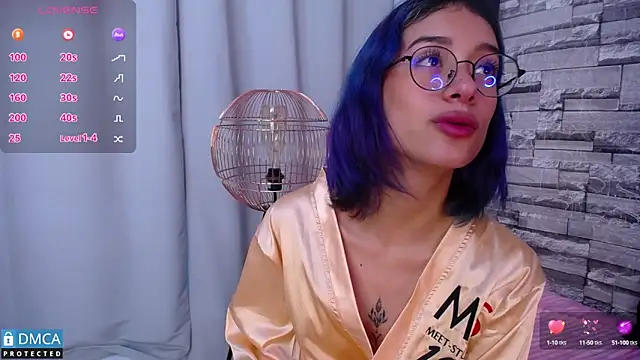 Snapshot of BellaOdisea chatting on 03-11-25, 08:31 BellaOdisea online show from 03-11-25, 08:31