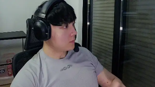 Snapshot of Tkcqcc chatting on 03-05-26, 10:33 Tkcqcc online show from 03-05-26, 10:33