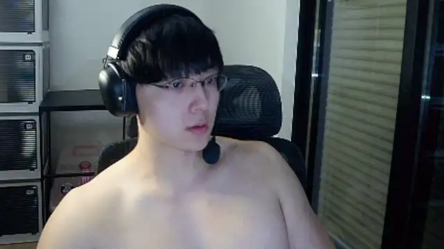 Snapshot of Tkcqcc chatting on 03-13-26, 04:02 Tkcqcc online show from 03-13-26, 04:02