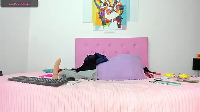 Snapshot of gatica_cat chatting on 02-13-25, 01:37 gatica cat online show from 02-13-25, 01:37