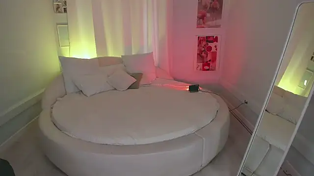 Snapshot of Lil_Amelie chatting on 05-01-26, 09:58 Lil Amelie online show from 05-01-26, 09:58