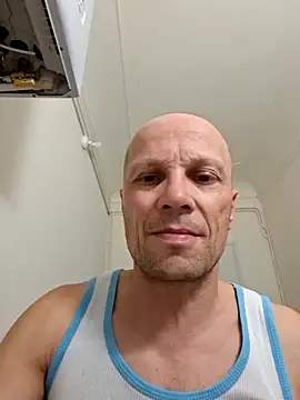 Snapshot of wedge75 chatting on 04-19-26, 03:00 wedge75 online show from 04-19-26, 03:00