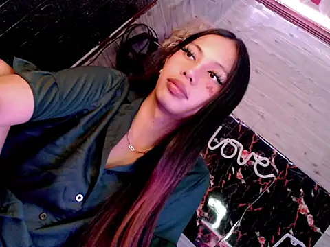 Snapshot of whiteladyboy chatting on 10-03-25, 04:09 whiteladyboy online show from 10-03-25, 04:09