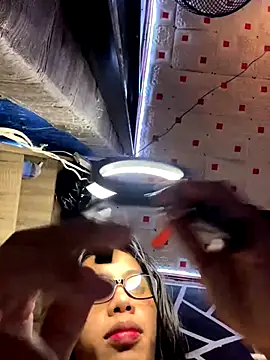 Snapshot of whiteladyboy chatting on 12-05-25, 10:46 whiteladyboy online show from 12-05-25, 10:46