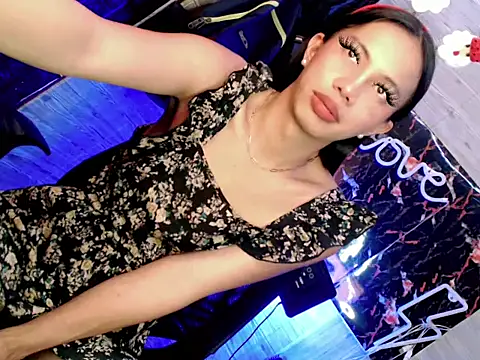 Snapshot of whiteladyboy chatting on 12-19-25, 12:12 whiteladyboy online show from 12-19-25, 12:12