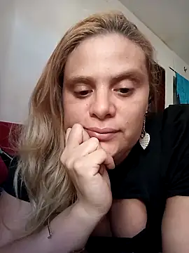 Snapshot of Elza_Blonde chatting on 10-26-25, 09:21 Elza Blonde online show from 10-26-25, 09:21