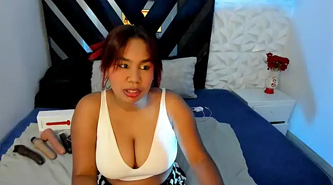 Lizzie Williams  online show from 01-26-25, 03:27