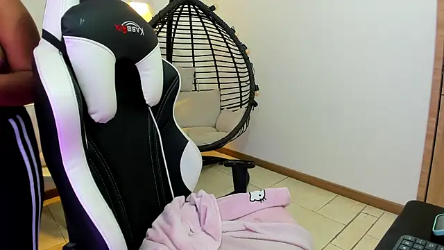 Lizzie Williams  online show from 02-06-26, 03:22